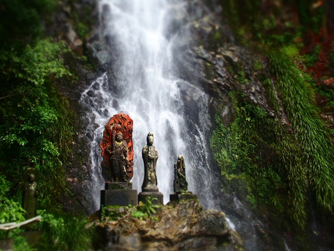 「清水の滝」佐賀小城市にある滝。パワースポット感が凄い！山の神様とか出てきそうです