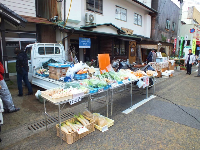 日峯さん朝市1